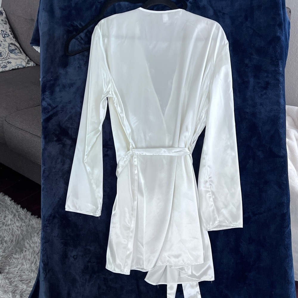Flora Ladies White Satin Robe with Lace Trim L/XL Lingerie Sleepwear - Picture 4 of 8